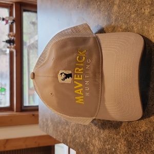 Brand new mens maverick hunting hat. One size fits all adjustable snapback